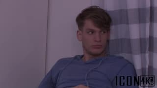 Una tarde caliente entre dos jóvenes gays Una tarde caliente entre dos jóvenes gays