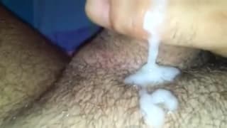 Semen y más semen en varias pajas sabrosas