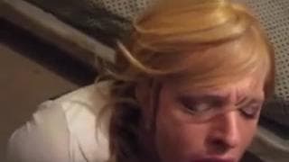 Trans madura chupa una gran polla negra Trans madura chupa una gran polla negra
