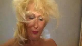 A la rubia hay que darle lo que pide A la rubia hay que darle lo que pide