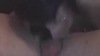 Con su antifaz puesto le chupa todo el palo