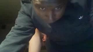 Él deja que un negro le chupe todo el pene Él deja que un negro le chupe todo el pene