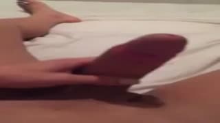 Marina muestra su polla de trans en la web