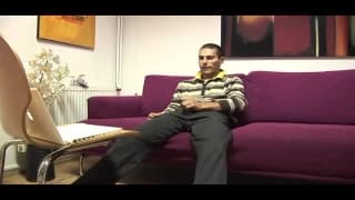 Este straight se masturba en la webcam solo