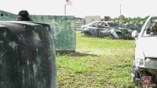 Tres lesbianas calientes lamen sus cuerpos y gozan follándose