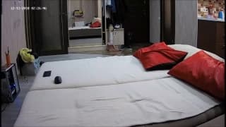 Clair hace una dulce mamada y monta la polla después