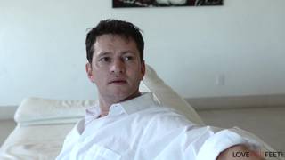 A Emily Willis le encanta que le laman los pies