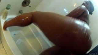 Este joven le volará el coño a la Maserati