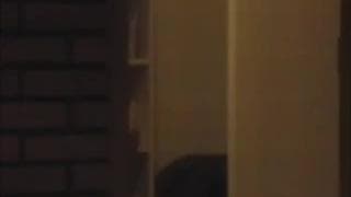 Este psicópata espía a todas sus vecinas!