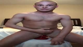 Tiene todos los juguetes sexuales que necesita para darse placer Tiene todos los juguetes sexuales que necesita para darse placer
