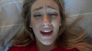 Kasey Miller con un tipo que le hace bien