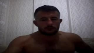 Su papi se masturba cuando está en el chat Su papi se masturba cuando está en el chat