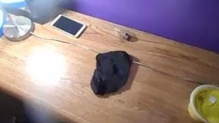 Transexual le ofrece su culo negro y apretado a un tío excitado