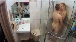 Su esposa se lo chinga en la ducha siempre Su esposa se lo chinga en la ducha siempre