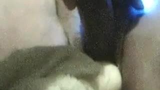 Masturba a su vecina con un vegetal frío