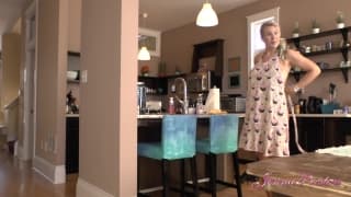 Jenna Preston simula como sería una follada con ella