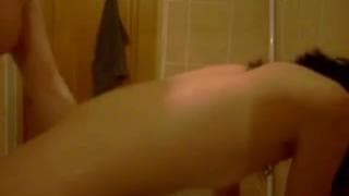 Calienta su vagina, se la folla en anal y se corre en su boca Calienta su vagina, se la folla en anal y se corre en su boca