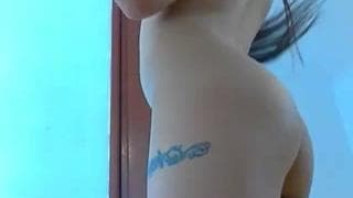 Transexual latina masturbándose con la cámara de cerca Transexual latina masturbándose con la cámara de cerca