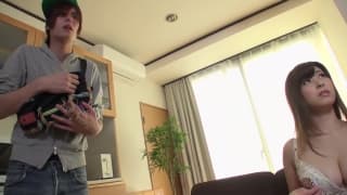 Este afortunado joven se folla a su estrella porno Favorita