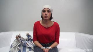 Esta chica asiste a su primer casting porno