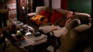 Este chico de gafas se la va a hacer en casa