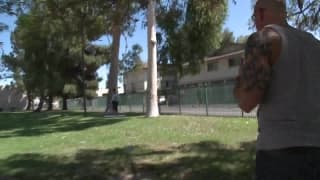 Dylan Ryder es golpeado por un desconocido Dylan Ryder es golpeado por un desconocido
