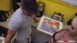 Christina Shine se folla a su repartidor favorito