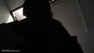 Morena transexual disfrutando de su relajante paja!