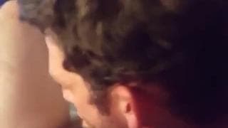 Mamando es como llega a saber si su amigo porbo lo quiere mucho