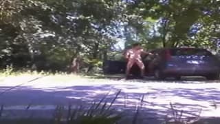 Chico se masturba vigorosamente al aire libre