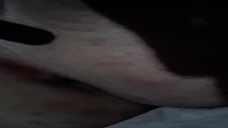 Solo se excita cuando se mete los dedos en el culo por la noche