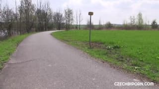 A los bisexuales del parque se unirá una prostituta