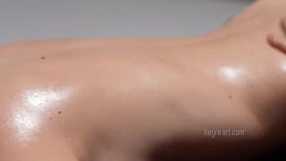 Masaje erótico y orgasmo mágico para esta bella mujer Masaje erótico y orgasmo mágico para esta bella mujer