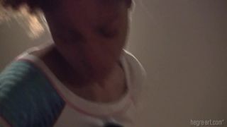 Erica recibiendo un agradable masaje erótico y relajante