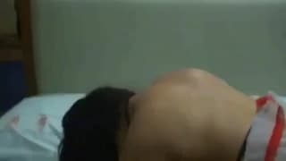 Se pone como perrita en un vídeo amateur