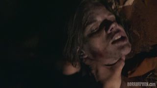 Se folla a un zombi en un sótano misterioso