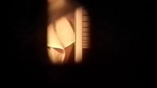 Filma a una mujer desnuda a través del ojo de la cerradura Filma a una mujer desnuda a través del ojo de la cerradura