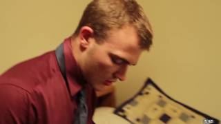 Los baños del bar son perfectos para las mamadas