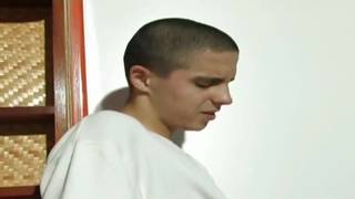 Increíble mamada entre dos chicos guapos