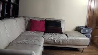 Sexy morena no suelta la polla de este hombre misterioso