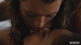 Scarlit Scandal y Piper Cooper en uan estimulación íntima