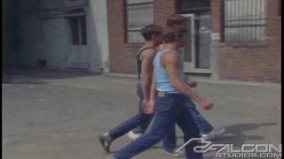 Trío con beso negro y sexo anal