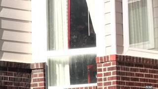 Espía a Johnny y le chupa la polla