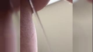 POV con un coño aficionado que gotea