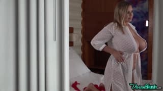 Vivian Blush nos estará enseñando sus grandes y deliciosas tetas Vivian Blush nos estará enseñando sus grandes y deliciosas tetas