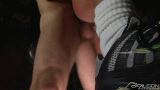 Ridge Kane complaciendo Tommy Defendi