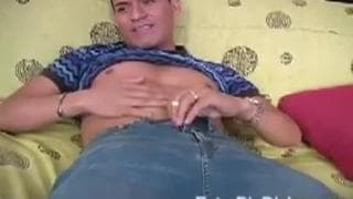 Anthony quiere que disfrutes de su mega polla