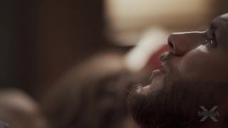 Ashley consulta a un especialista en orgasmos y lo disfruta