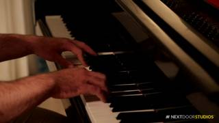 Al joven gay le gusta la polla del profesor de piano Al joven gay le gusta la polla del profesor de piano