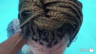 Ninfómana tatuada en plena sesión de sexo intenso al aire libre. Ninfómana tatuada en plena sesión de sexo intenso al aire libre.